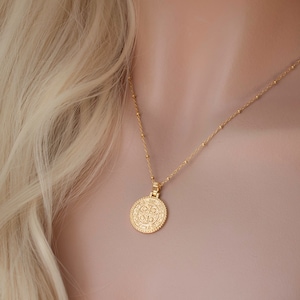 Collana di San Benedetto riempita d&#39;oro, collana con croce d&#39;oro, regalo per donne sante