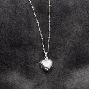 Collar con medallón de corazón de plata de ley 925 con alto brillo