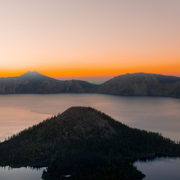 Lake Island Mountains - Digital Download Photography, Landscape Poster, Natural Photo, Wall Decor, Artwork Print, Scenic Beautiful Oregon