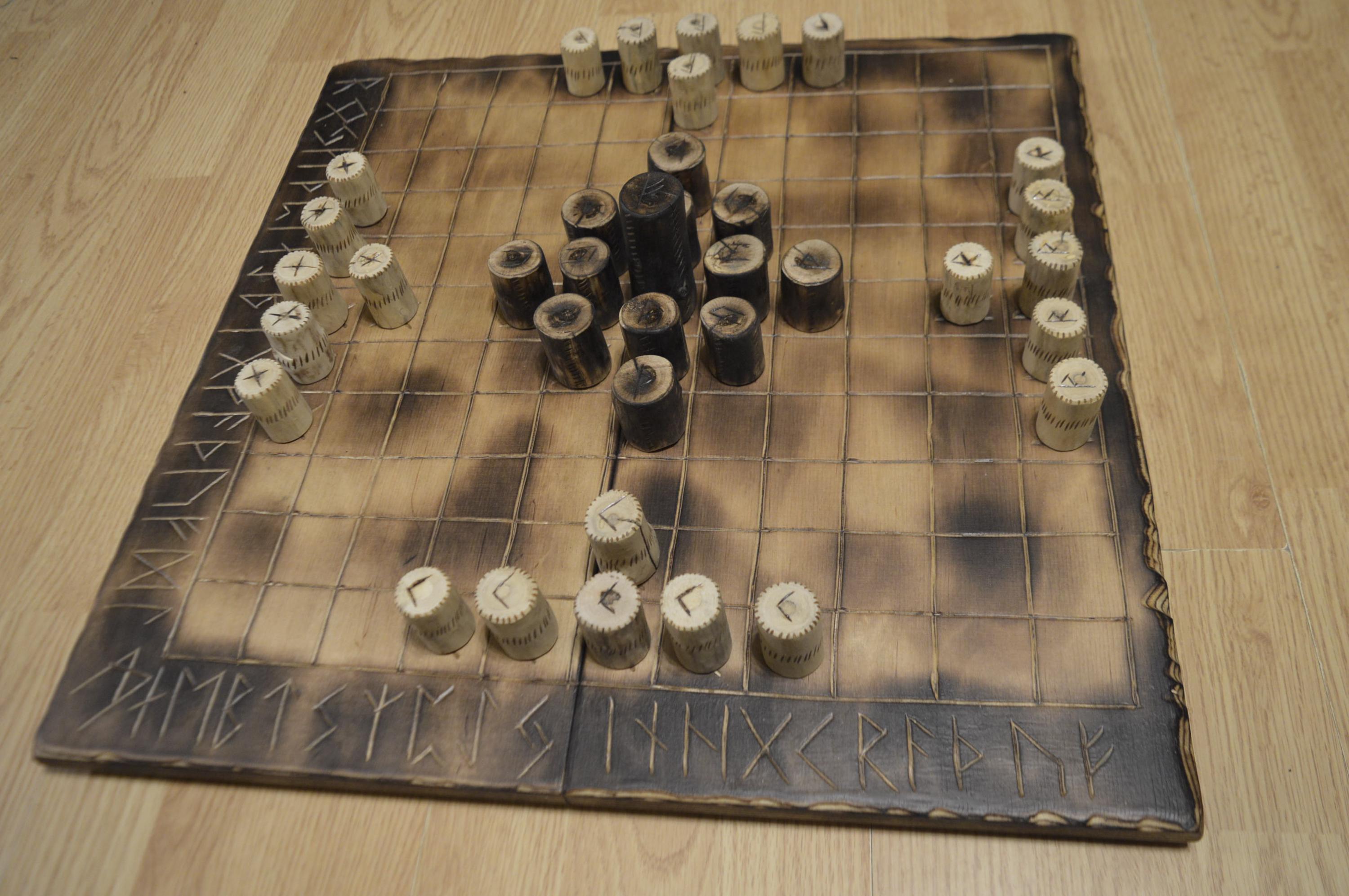 Gioco Da Tavolo Hnefatafl In Legno &ndash; Strategia Vichinga Per 2 Giocatori &ndash; Marbles Brain Workshop