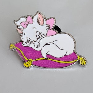 DISNEY Pin MARIE from ARISTOCATS  Sleeping on Pillow Sweet Dreams