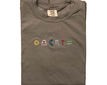 Maglietta unisex personalizzata con ricamo "Big 3 Zodiac"