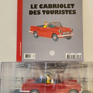 Peut inclure: Une tasse en c&eacute;ramique blanche avec une anse noire et le texte "But First, Coffee" en gras noir. La tasse contient un liquide fonc&eacute;, probablement du caf&eacute;, pos&eacute;e sur une surface claire.