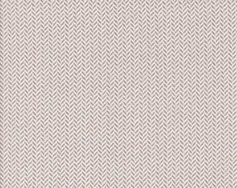 MODA Berry And Pine Yule Herringbone Snow (5246 11) 1/2-YD Increments