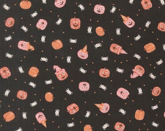 Moda Purrs and Boos Friendly Pumpkins and Spiders Black Cat (39064 16) 1/2-YD increments