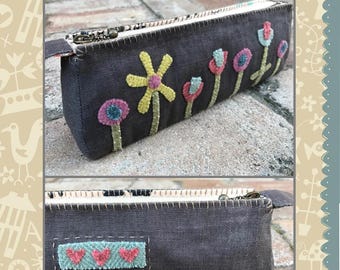Hatched and Patched Flower Garden Pencil Case Pattern*Pencil Case Pattern*Wool Applique Pattern*Hatched and Patched Pencil Case*