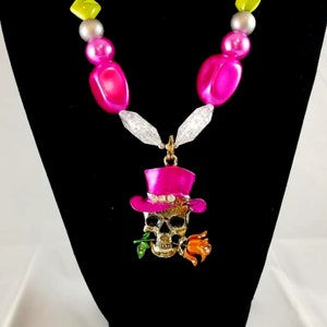 Gotische Schedel met Ketting van de Hoogste Hoed