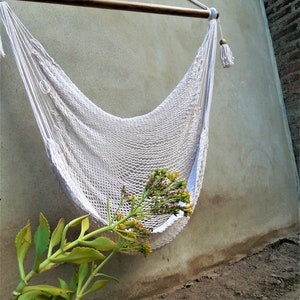 Beautiful and roomy hammock chair soft and resistant natural cotton and high quality solid wood hanging handmade. Express shipping. image 2