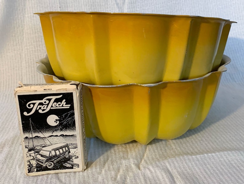 Vintage Yellow Ombre Bunt Cake Pans