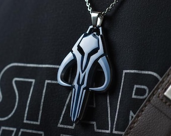 Mandalorian Keychain Pendant - Unique Star Wars Mythosaur Design, Perfect Sci-Fi Gift for Fans & Collectors