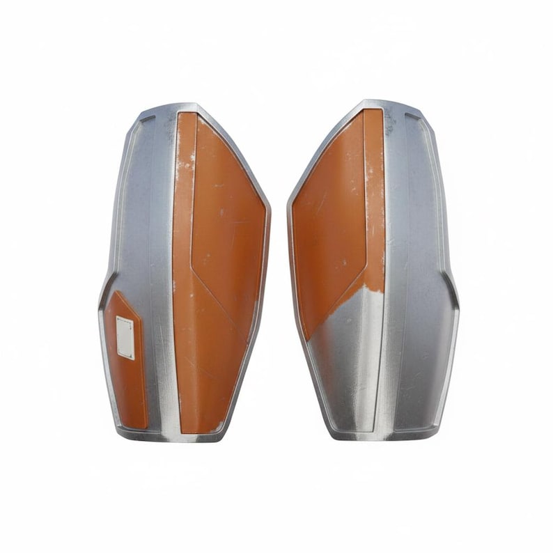 Pu&ograve; includere: Una tazza di ceramica bianca con manico nero e la scritta "But First, Coffee" in nero, in grassetto. La tazza &egrave; appoggiata su una superficie di legno.