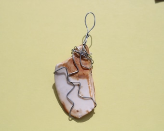 shell wire pendant