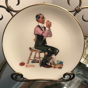 Gorham Norman Rockwell 1978 Collector Plate &quot;Man Threading a Needle&quot; (easel not included)