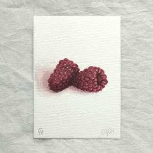 Dipinto acrilico dipinto a mano su carta, cartolina originale di natura morta di frutta semi-realistica con lampone, pezzo unico di arte murale di Claire Williams