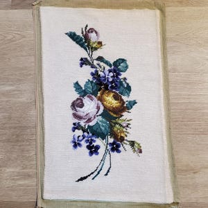 Broderie florale vintage terminée Rose violet jaune or fleurs Broderie finie grand-mère Chic prête à encadrer Rose
