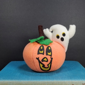 Vintage Halloween Plush Pumpkin Ghost Jack O Lantern Plush Stuffed Animal Russ Berrie Halloween Decor