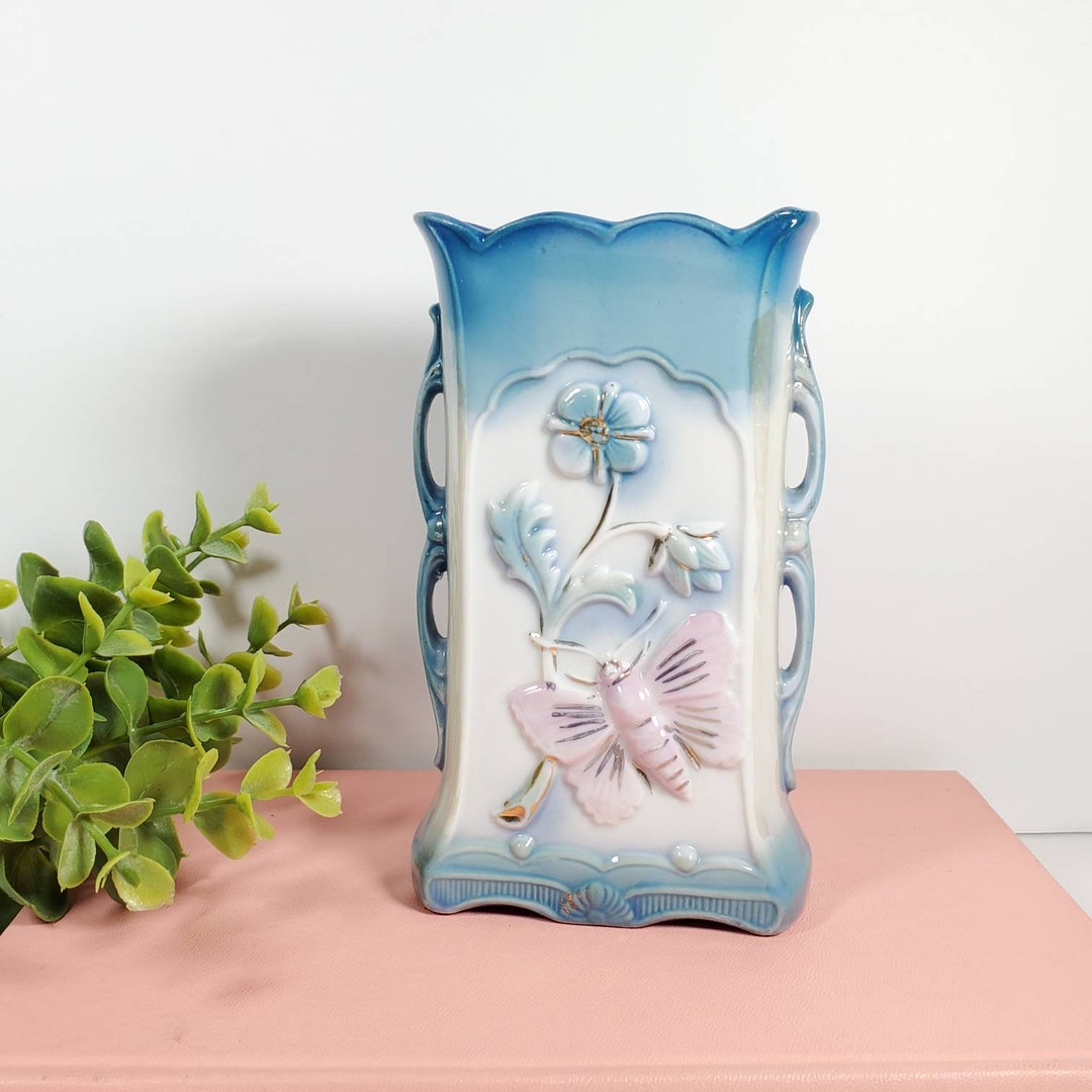 ヴィンテージオーストリア磁器花瓶：青い花、ピンクの蝶、ダブル