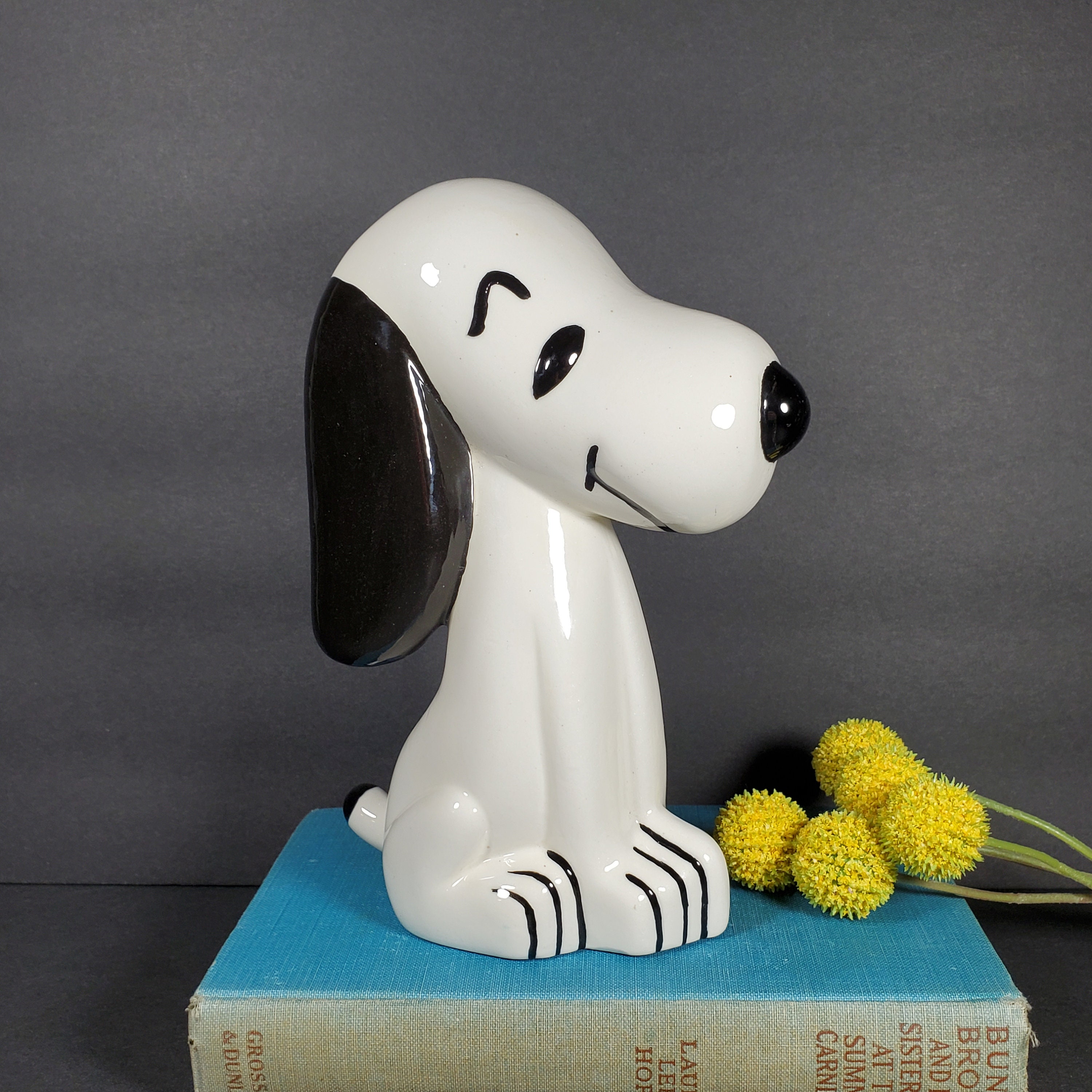 Snoopy Statue 