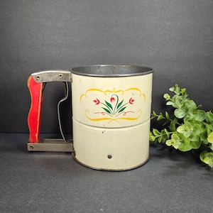 Vintage Flour Sifter Androck Handi Sift White Metal Flour Sifter Red Tulips Rustic Farmhouse Kitchen Tool Decor Red Handle Kitchen Gadget