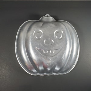 Vintage Wilton Pumpkin Cake Pan Jack O Lantern Mold Pan Halloween Thanksgiving Fall Baking Pumpkin Wall Hanging Wilton 1987 Cake Pan