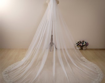 Bridal Veil,Veil wedding,wedding veil Cathedral,lace veil,wedding veil with comb,subtle gold lace veil,Long Veil wedding,veil comb