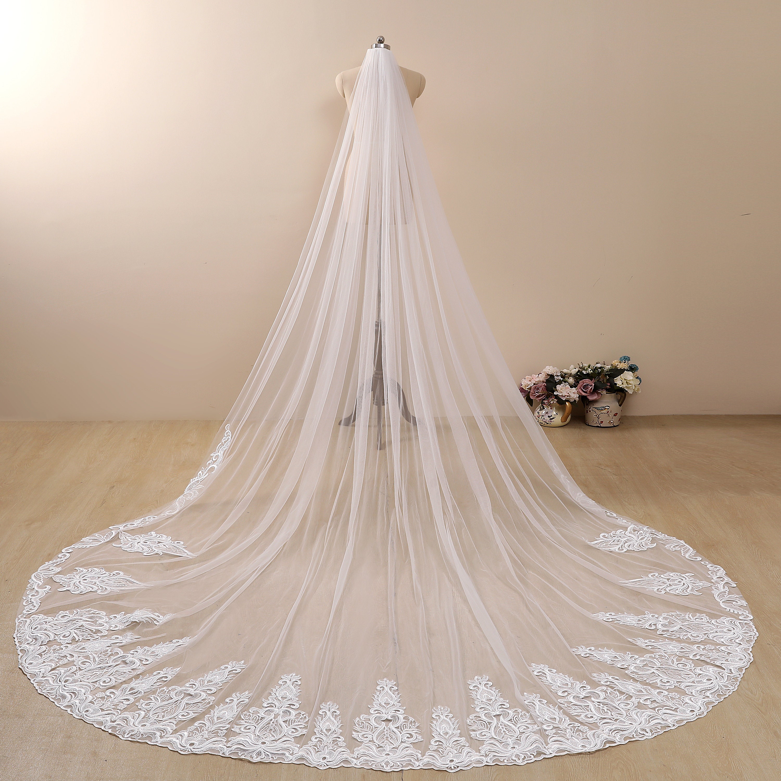 Embroidery Lace Cathedral Veil: Handmade Tulle Wedding Veil  display picture 2