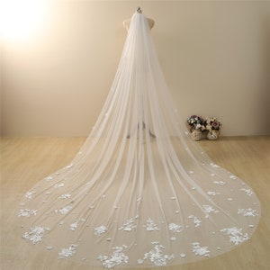 Veil,Bridal veil,Vintage Lace Wedding Veil,Cathedral Wedding Veil,floral lace with pearls,Bridal Veil with comb,Veil ivory,white,soft,custom