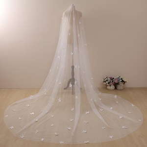 velo in pizzo a farfalla,velo da sposa cattedrale,velo lungo per matrimonio,velo con perle e strass,velo a farfalla,velo da sposa,velo con pettine
