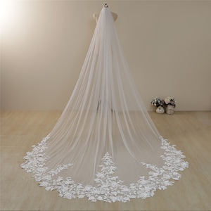 Veil,Bridal Veil.Wedding,Sheer veil,3 D flowers Pearl Veil,Vintage Flowery Veil,Cathedral Veil,soft tulle veil,costume veil Chapel length