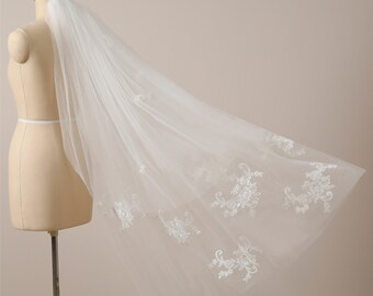Beautiful Scattered Lace Bridal Veil Floral Lace Fingertip Veil with Blusher Veil Ivory Waltz Wedding Veil Lace Hip Length Veil Dance Veil