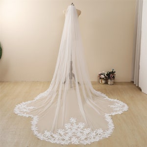 Wedding Veil,soft Lace Wedding Veil,Dramatic Veil with lace at the edge,Unique Cathedral Veil,Floral Lace Edge Veil,Ivory Cathedral Veil