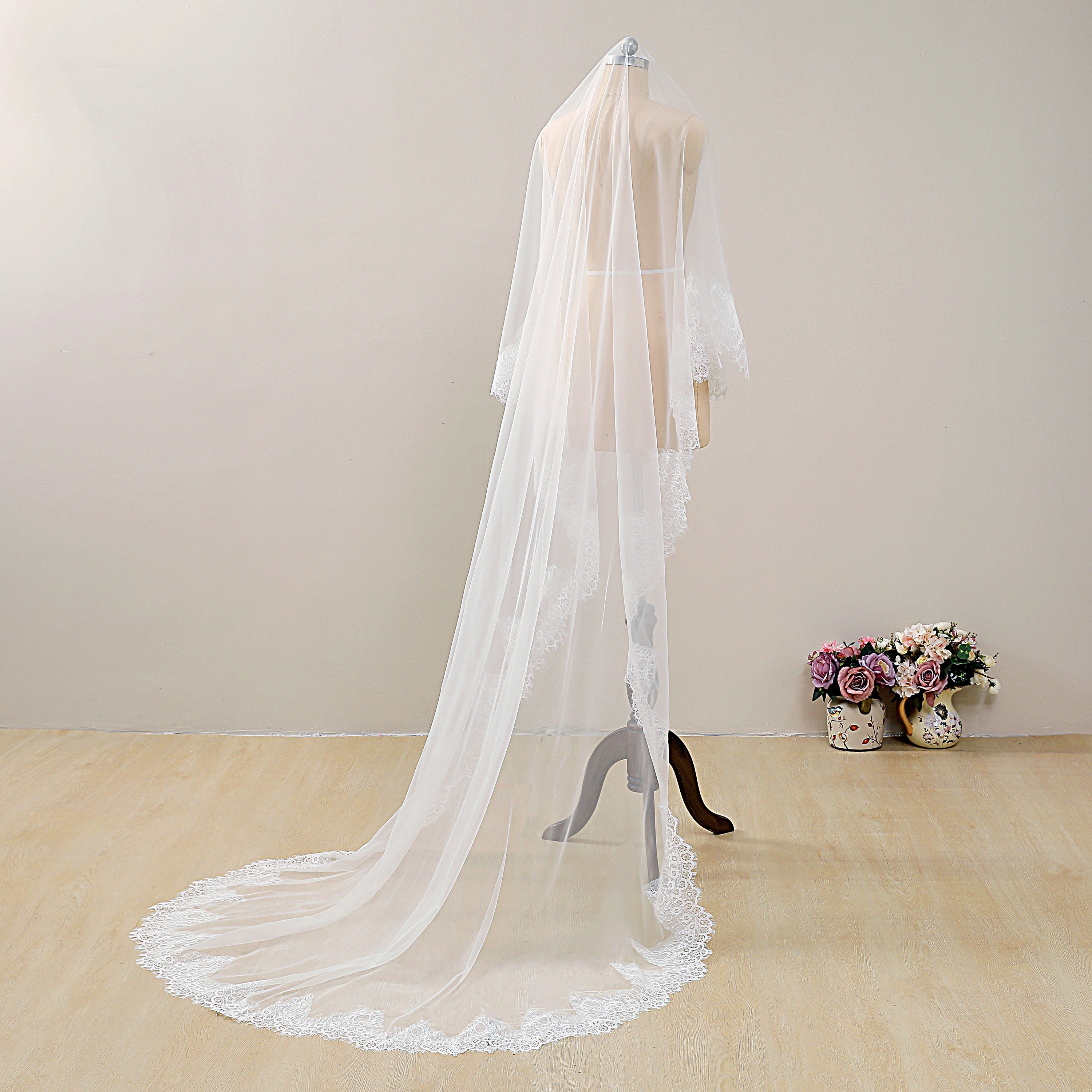 Soft Ivory Chantilly Eyelash Lace Cathedral Wedding Veil 98\