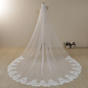 Vintage Flowery Wedding Veil, Floral Cathedral Veil,Floral Lace Cathedral Length Veil,Flowery Chapel Wedding Veil,Costume length veil soft