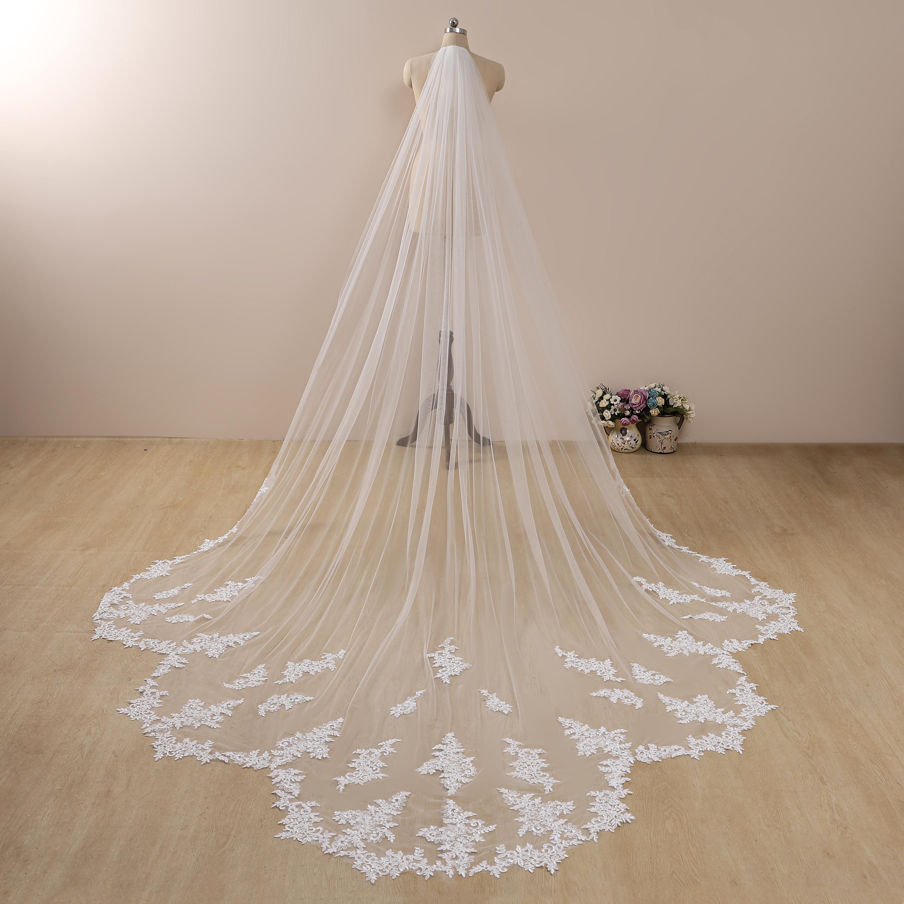 Lace applique pearl scalloped mid-length veil Pearl Embellished Scalloped Lace Wedding Veil, Classic  main image 3