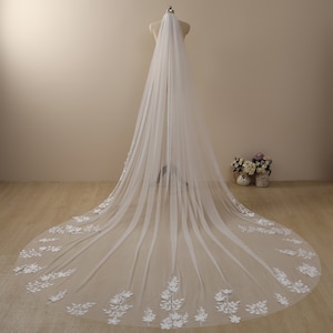 Veil,Bridal veil,Lace Wedding Veil,Cathedral Wedding Veil,floral lace veil,Bridal Veil with comb,Veil ivory,white,soft veil,long veil