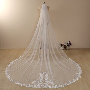 Vintage Flowery Sequined Wedding Veil Cathedral Veil,Floral Lace Floor Length Veil,Chapel Bridal Veil,Singer Tier veil ivory,white with comb