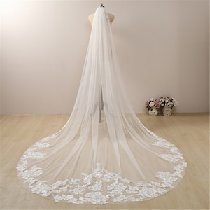 Marry Bridal US Flowery Wedding Veil Lace Trim Bridal Veil Sparkle Embroidered Lace Veil Cathedral/Chapel Length Transparent Sequin Veil