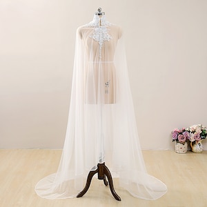 Lace Neck Brial Cape,Ivory Boho Cape with Buttons,Vintage Wedding Cape Veil,Bridal Lace Capelet,Bridal Cape Tulle,Bridal Cover Up with Train