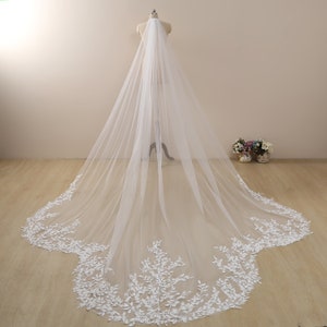 Wedding Veil,Scalloped wedding veil,bridal veil long,leaf lace veil,angel cut veil,Royal Cathedral lace veil Cathedral,one tier veil,comb