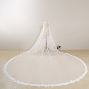 2020 New Lace Edge Wedding Veil Floral Bridal Veil Ivory Soft Tulle Cathedral Veil with Lace Long Veil Regal Cathedral Veil Lace Chapel Veil