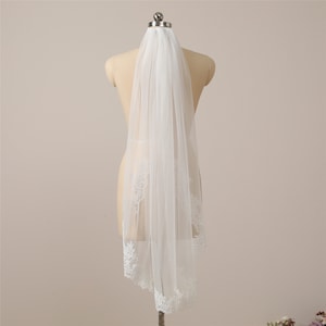 Vintage Floral Fingertip Length Veil Ivory Eyelash Lace Veil Chantilly Lace Veil Flower Lace Wedding Veil Hip Length Veil Chapel Veil Lace