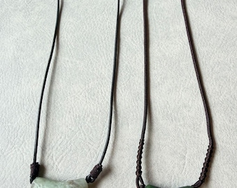 Handgemaakte groen witte jade ketting, ruw nefriet verstelbaar koord boho, uniseks natuursteen ketting