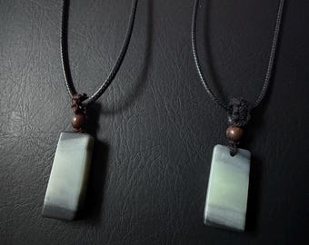 Natuurlijke inkt jade hanger ketting 青花 Qinghua jade | Minimalistische rechthoek vrede Wushipai 无事牌 Jade verstelbaar waxkoord Art to wear cadeau
