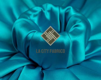 Tissu satiné soyeux extensible dans les deux sens, turquoise ciel, par mètre, sur tissu élasthanne, tissu satiné épais et brillant (60 po. de large)