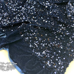 | bleu marine Spandex Velvet Sequin Tissu | tissu extensible 2 voies | Broderie Paillettes sur un tissu de velours | Paillette brillante