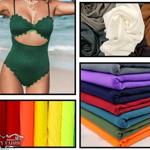 Puede incluir: Una colecci&oacute;n de muestras de tela en varios colores, incluyendo verde, morado, azul, rojo, naranja y amarillo. La tela es lisa y parece ser de punto. Las muestras est&aacute;n dispuestas en una pila, con la muestra superior doblada sobre las dem&aacute;s. La tela est&aacute; etiquetada como "LA CITY FABRIC".