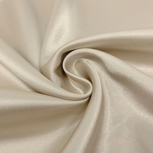 Champagne Charmeuse sedoso suave medio satinado tela 60 pulgadas anchas se vende cortado a tamaño utilizado para decoraciones, ropa, vestidos.