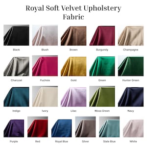 Puede incluir: Una exhibición de tela de tapicería Royal Soft Velvet en varios colores. Los colores incluyen negro, rubor, marrón, borgoña, champán, carbón, fucsia, oro, verde, verde cazador, índigo, marfil, lila, verde musgo, azul marino, púrpura, rojo, azul real, plata, azul pizarra y blanco.