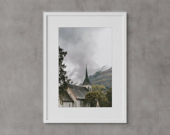 Chiesa di Ullensvang, Hordaland, Norvegia Wall Art, stampe d'arte fine, stampa d'arte parete minimalista, arredamento parete scandinava, fotografia di paesaggio