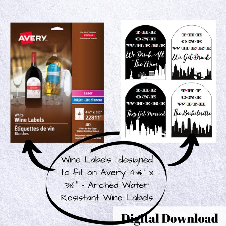 Op de afbeelding: Vier zwart-witte bedrukbare wijnflessetiketten met een New York City skyline-ontwerp. De etiketten bevatten de tekst "The One Where" gevolgd door een andere zin op elk etiket: "We Drink All The Wine", "We Get Drunk", "They Get Married" en "The Bachelorette". De etiketten zijn ontworpen om te passen op Avery 4 3/4" x 3 1/2" gewelfde waterbestendige wijnetiketten.